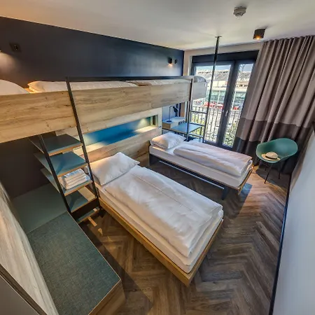 柏林墙东侧画廊舒尔茨酒店 酒店 3*