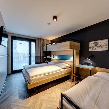 柏林墙东侧画廊舒尔茨酒店 3*