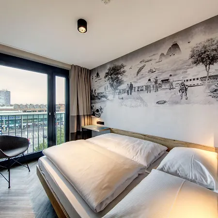 柏林墙东侧画廊舒尔茨酒店 酒店 3*