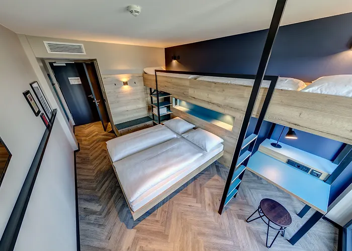 Schulz At The East Side Gallery Berlino