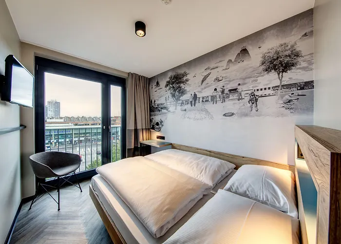 Schulz At The East Side Gallery Hotel 3*