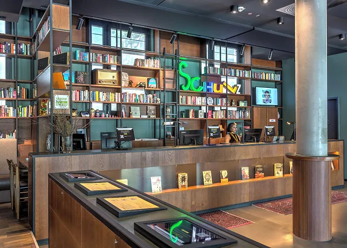 Schulz At The East Side Gallery Hotel Berlino