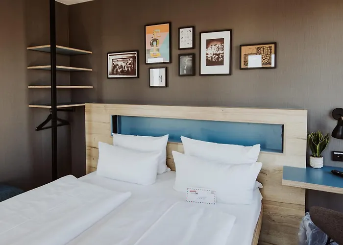 Schulz At The East Side Gallery Hotel Berlin