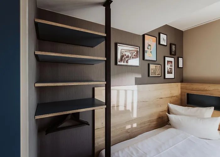 Schulz At The East Side Gallery Hotel