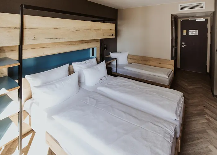 Schulz At The East Side Gallery Hotel Berlin