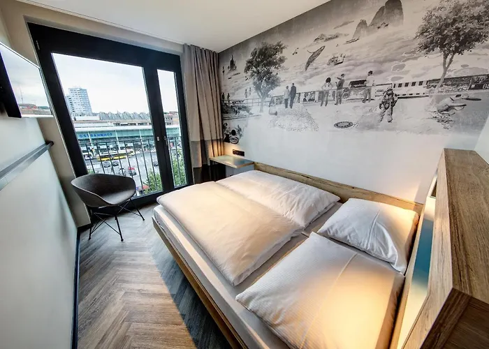 Schulz At The East Side Gallery Hotel 3*