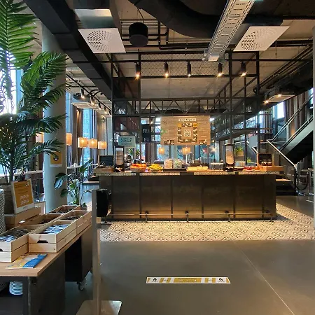 Schulz At The East Side Gallery