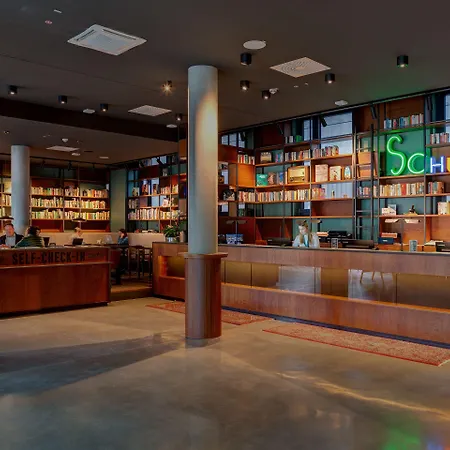 Schulz At The East Side Gallery Berlijn