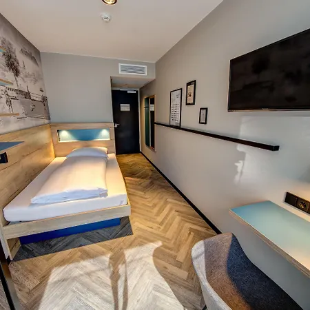 Hotel Schulz At The East Side Gallery