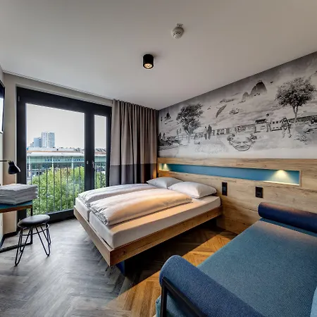 Hotel Schulz At The East Side Gallery 3*