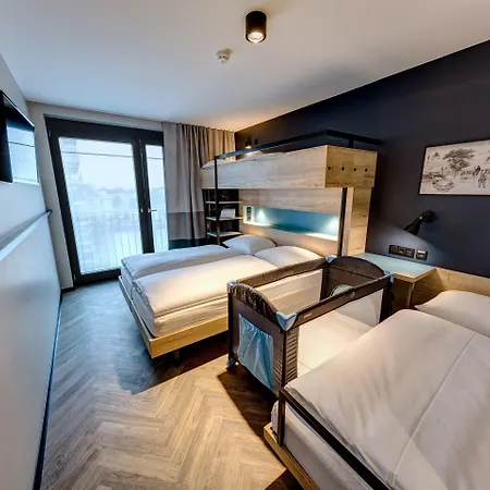 Schulz At The East Side Gallery Hotel