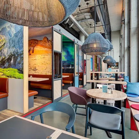 Schulz At The East Side Gallery Hotel 3*