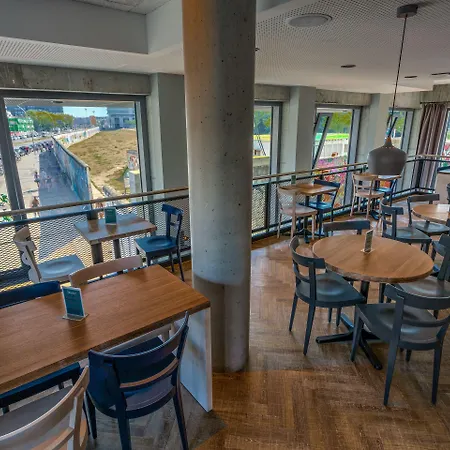 Schulz At The East Side Gallery 3* ברלין