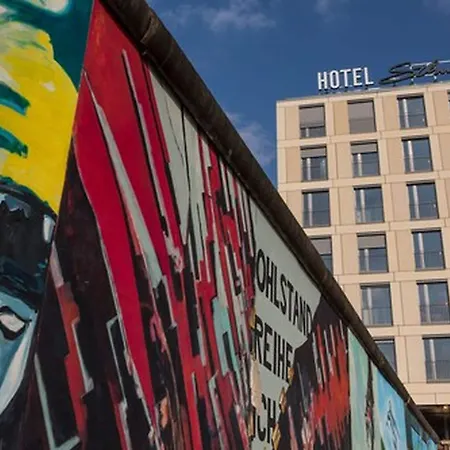 Schulz At The East Side Gallery Hotel Berlin