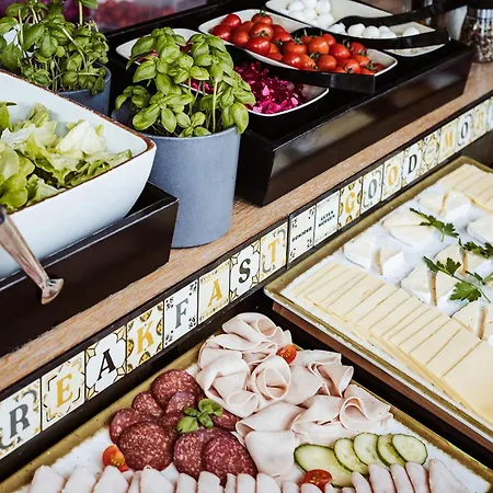 Отель Schulz At The East Side Gallery 3*