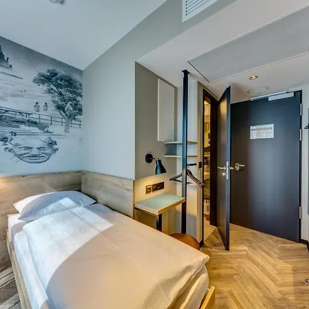 Hotel Schulz At The East Side Gallery