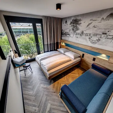 Schulz At The East Side Gallery