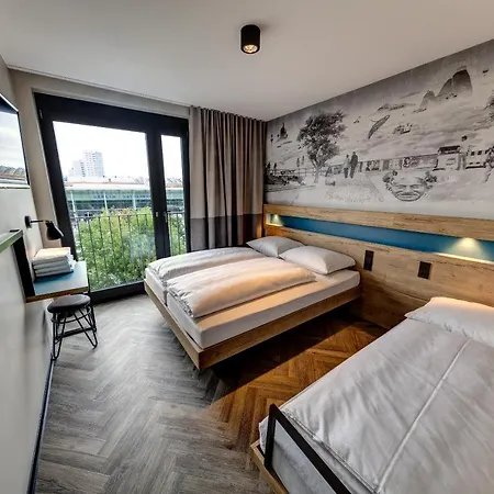 Hotel Schulz At The East Side Gallery Berlin