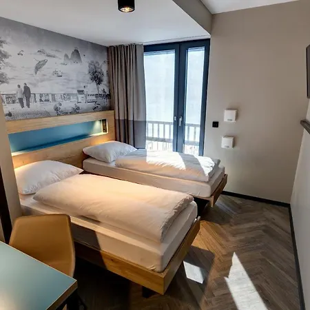 Hotel Schulz At The East Side Gallery Berlin