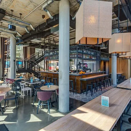 Schulz At The East Side Gallery Hotel 3*