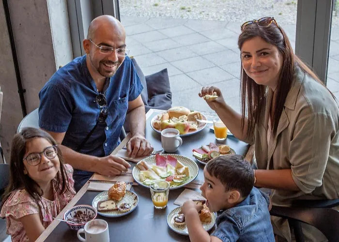 Schulz At The East Side Gallery Берлин