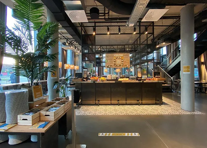 Schulz At The East Side Gallery