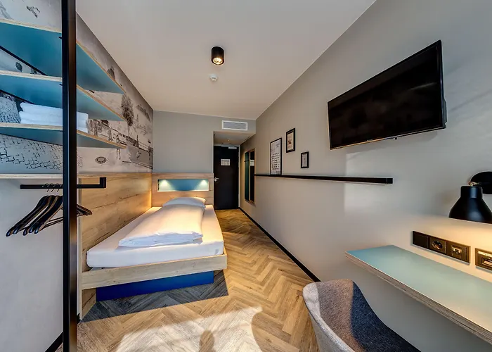 Schulz At The East Side Gallery Hotel 3*