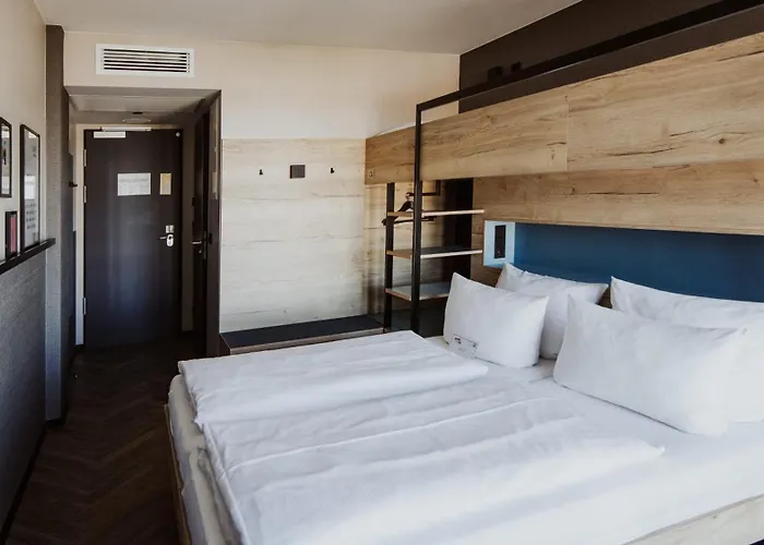 Schulz At The East Side Gallery Отель