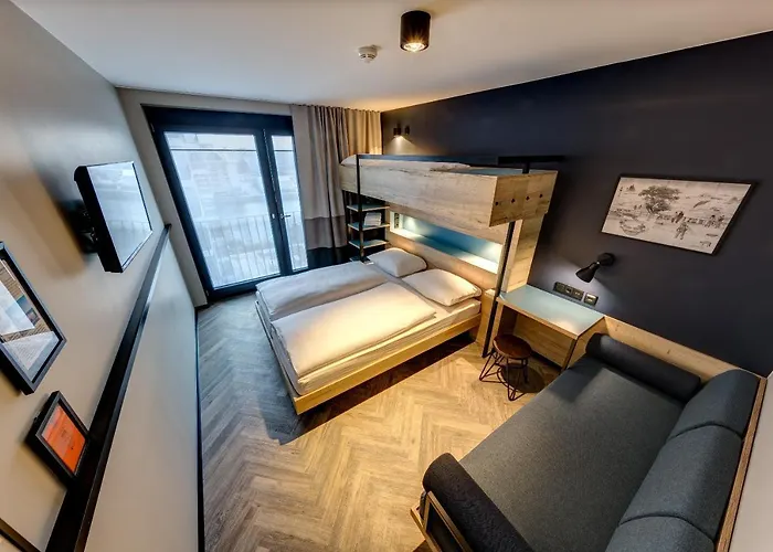 Schulz At The East Side Gallery 3* Берлин