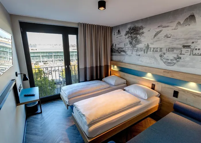 Schulz At The East Side Gallery 3* Berlin