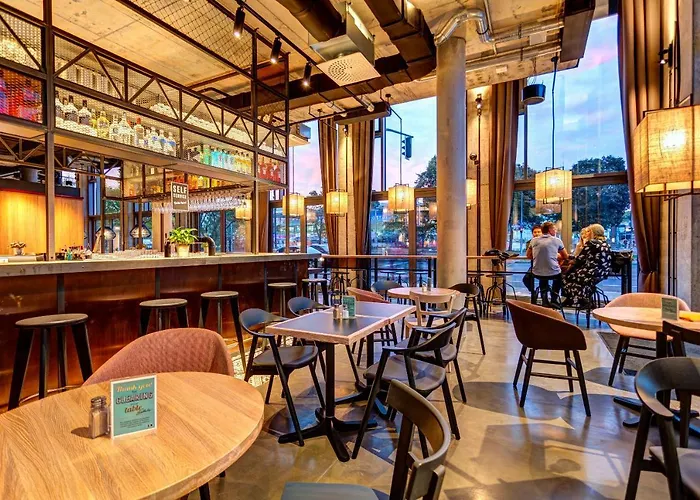 Schulz At The East Side Gallery 3* Берлин