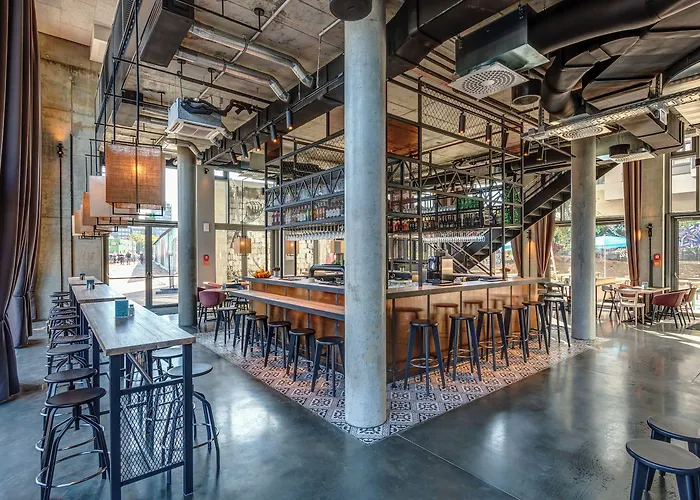 Schulz At The East Side Gallery 3* Berlino