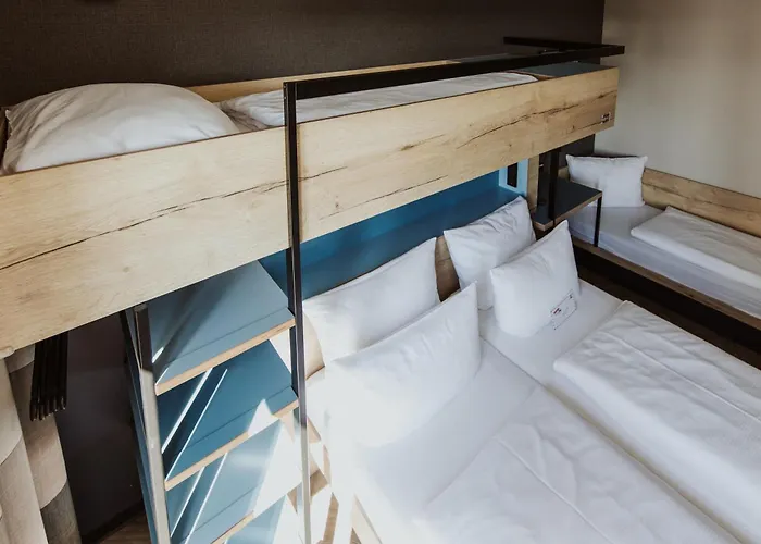 Schulz At The East Side Gallery Berlino