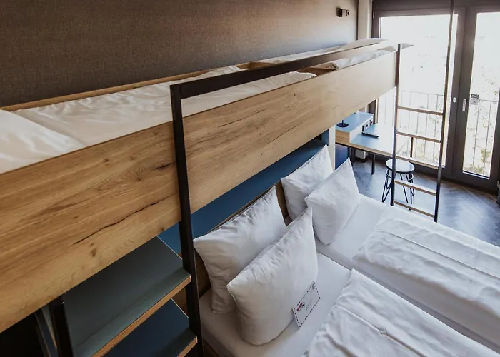 Schulz At The East Side Gallery 3* Berlino