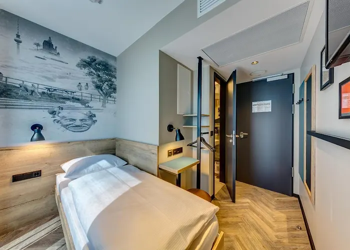 Hotel Schulz At The East Side Gallery