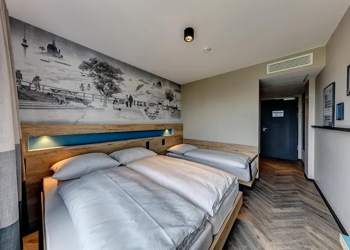 Schulz At The East Side Gallery Berlino