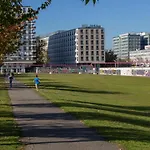 슐츠 월 앳 이스트 사이드 갤러리 호텔