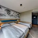 슐츠 월 앳 이스트 사이드 갤러리