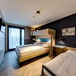 슐츠 월 앳 이스트 사이드 갤러리 3*