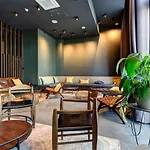 슐츠 월 앳 이스트 사이드 갤러리 호텔 3*