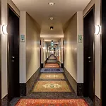 슐츠 월 앳 이스트 사이드 갤러리 3* 베를린