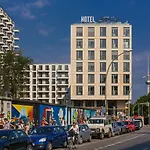 슐츠 월 앳 이스트 사이드 갤러리 3*