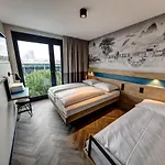 호텔 슐츠 월 앳 이스트 사이드 갤러리 베를린