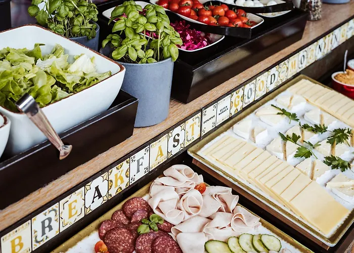 호텔 슐츠 월 앳 이스트 사이드 갤러리 3*