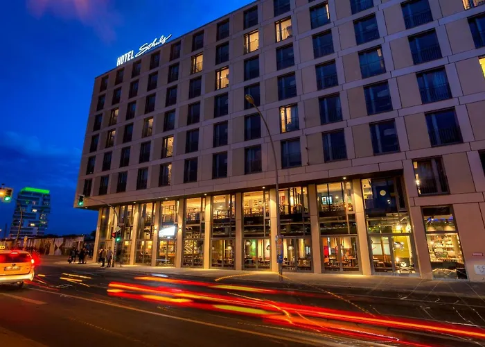 슐츠 월 앳 이스트 사이드 갤러리 호텔